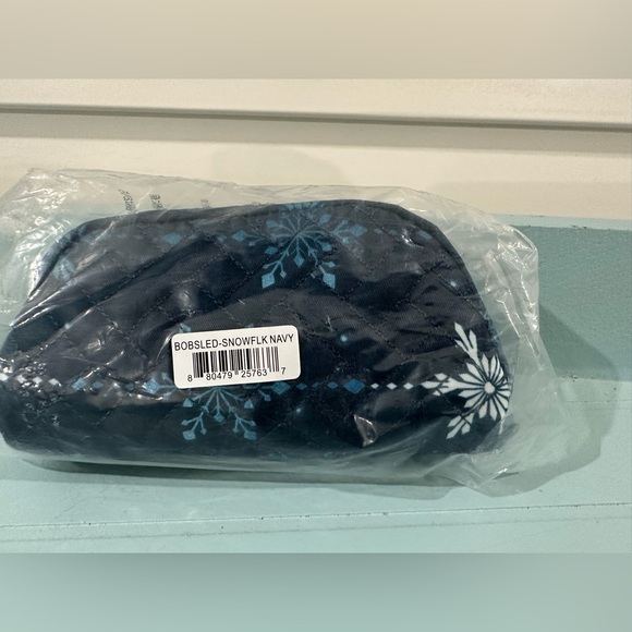 ❄️ NWT Lug Bobsled Eyeglass Holder in Snowflake Navy ❄️ - Picture 5 of 7